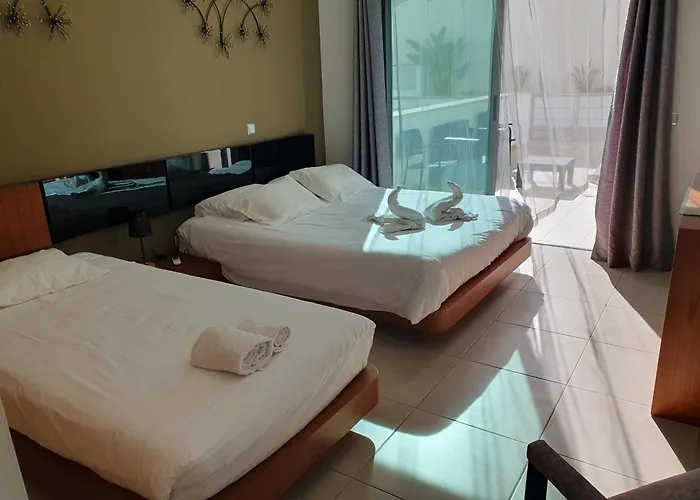 Magnifique Duplex Avec Piscine En Bord De *