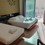 Magnifique Duplex Avec Piscine En Bord De *