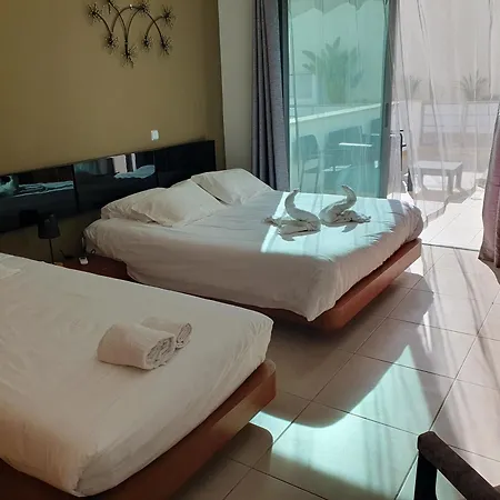 Magnifique Duplex Avec Piscine En Bord De *